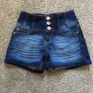 Confortable stretchy jean shorts
